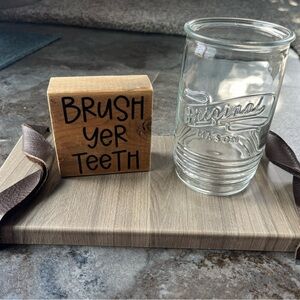 Bathroom set; tray with Toothbrush Holder and sign